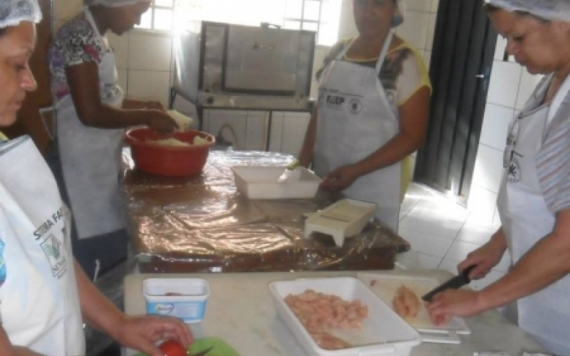 Departamento realiza curso para merendeiras