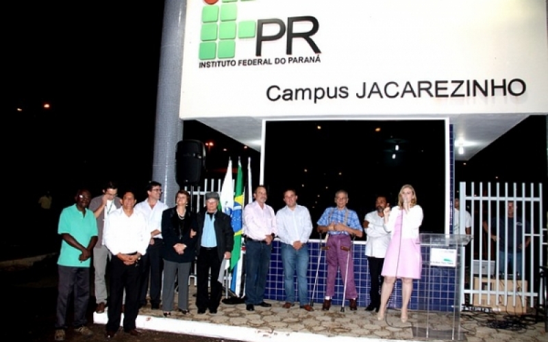 Vanhoni inaugura oficialmente iluminação e acesso ao IFPR