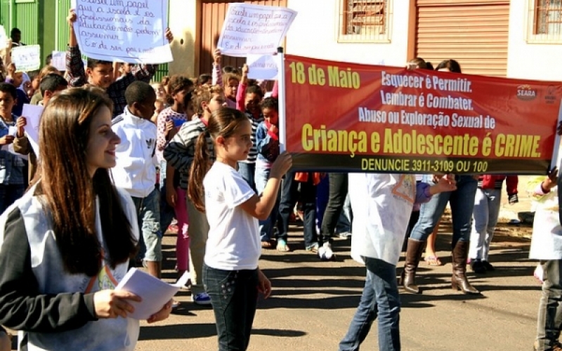 Passeata alerta para o combate ao abuso e a exploração sexual contra crianças e adolescentes