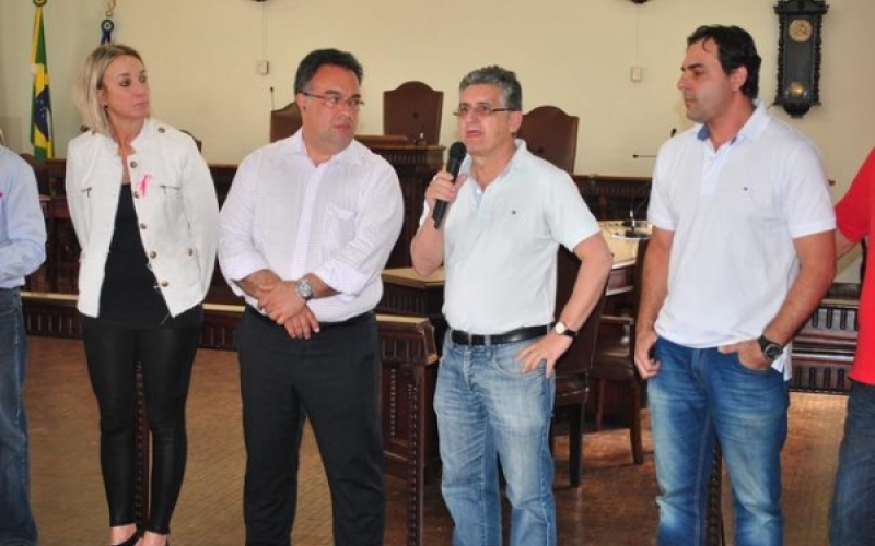 Vice-presidente do congresso nacional visita Jacarezinho