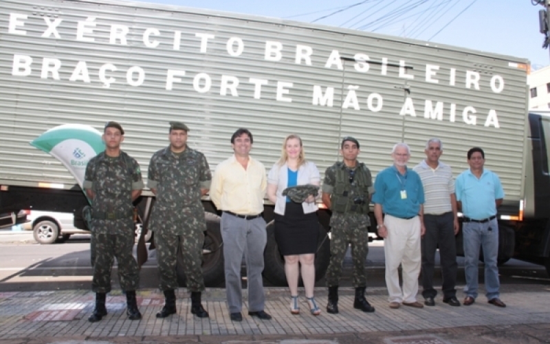Fardas são entregues a atiradores do Tiro de Guerra 05/007