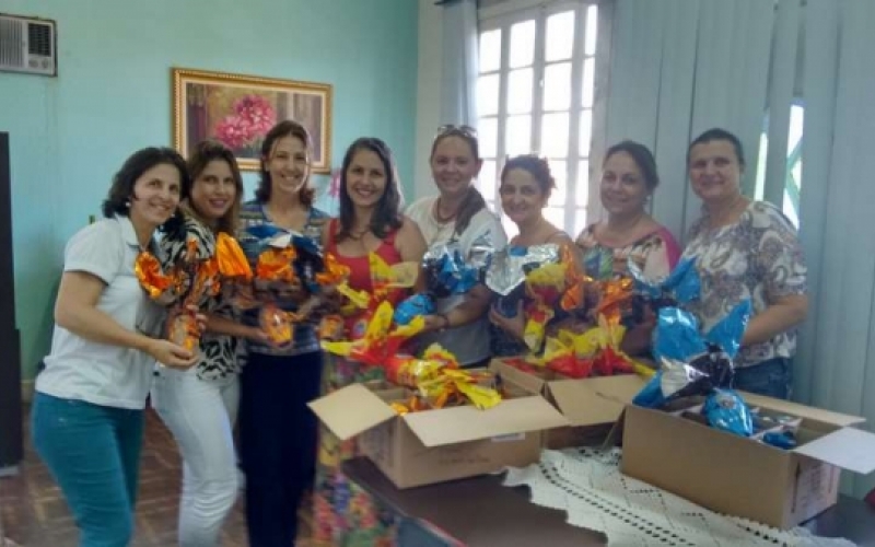 Secretaria de educação entrega ovos de páscoa nas escolas municipais