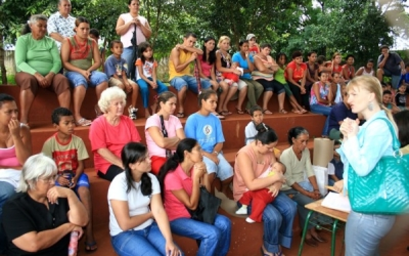 Crianças da escola Dina Tereza recebem registro geral gratuitamente