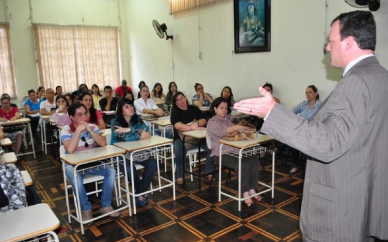 Secretaria de Educação realiza reunião para esclarecimentos sobre regime estatutário único