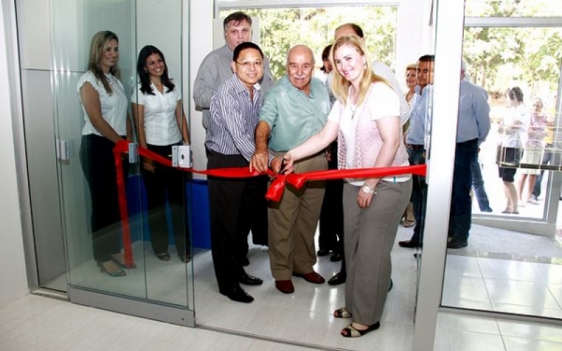 Sicoob inaugura e promete dinheiro circulando em Jacarezinho 