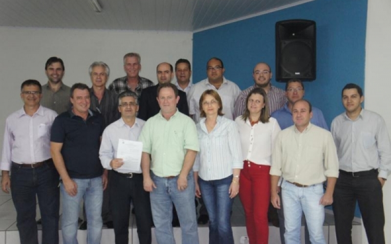 Dr. Sérgio assina decreto que autoriza alvará provisório para Micro e Pequenas empresas