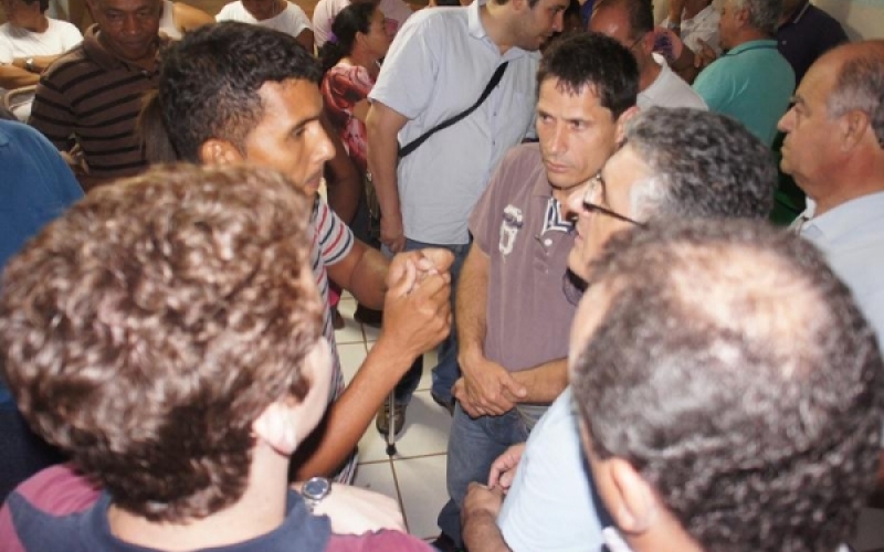 Dr. Sérgio se reúne com moradores da Vila Scyllas
