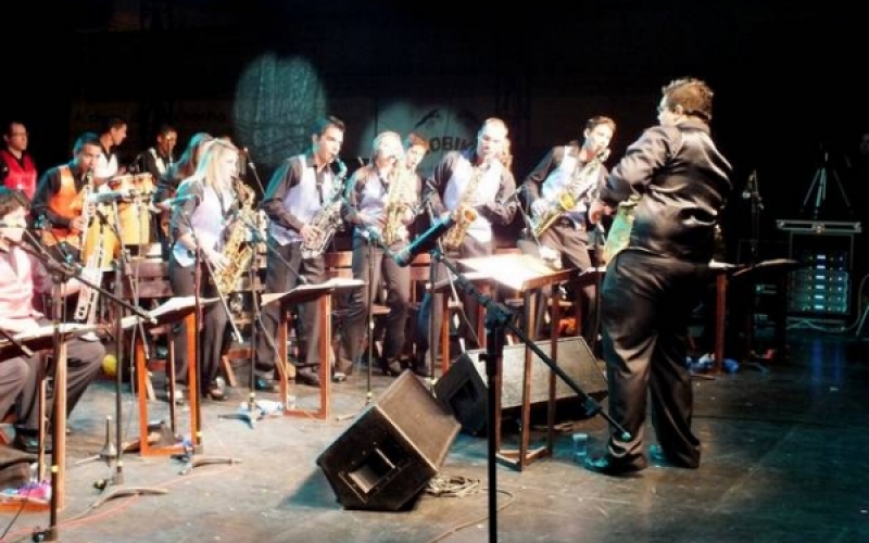 Filarmônica Orquestra Show de Antonina se apresenta em Jacarezinho