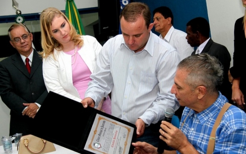 Ângelo Vanhoni é Cidadão Honorário de Jacarezinho