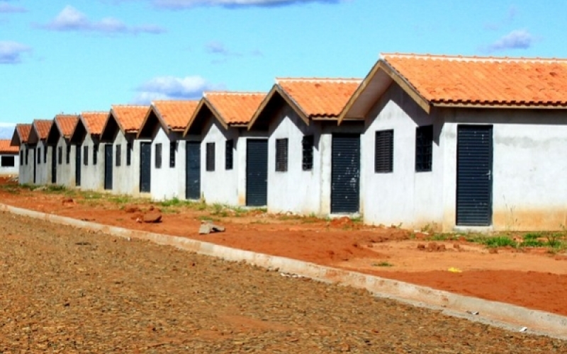 30 famílias atingidas pela enchente terão casas construídas