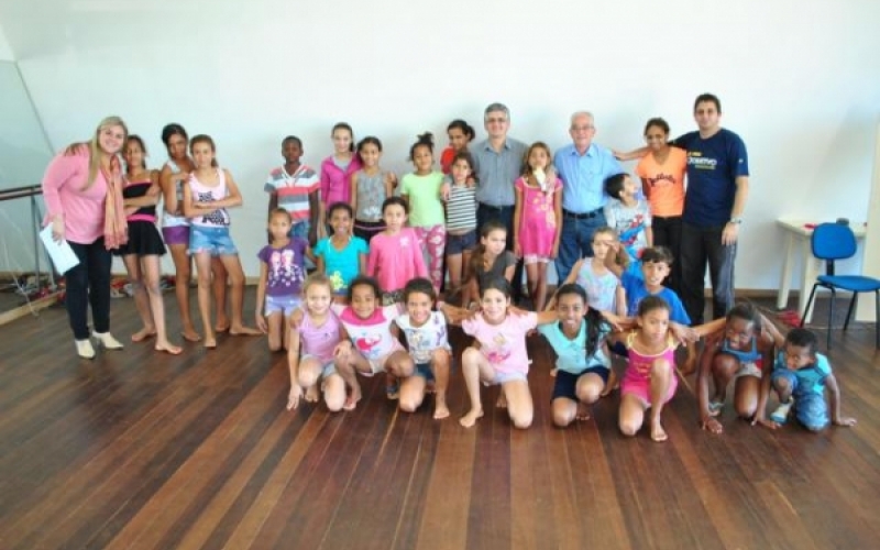 Dr. Sérgio visita projetos realizados no Centro da Juventude