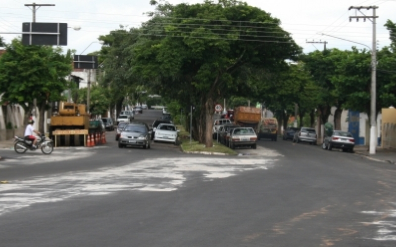 Avenida Manoel Ribas é totalmente recapeada