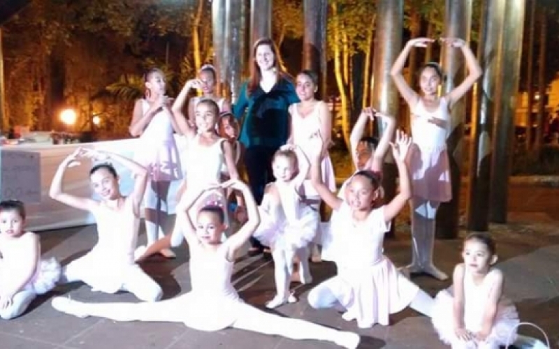 Alunas das Oficinas Permanentes se apresentam em Ribeirão Claro