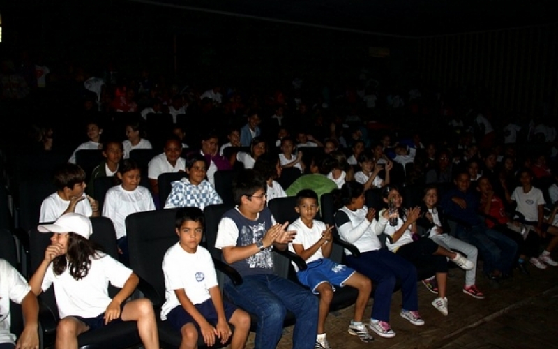 CREAS e Social trazem teatro educativo para crianças 