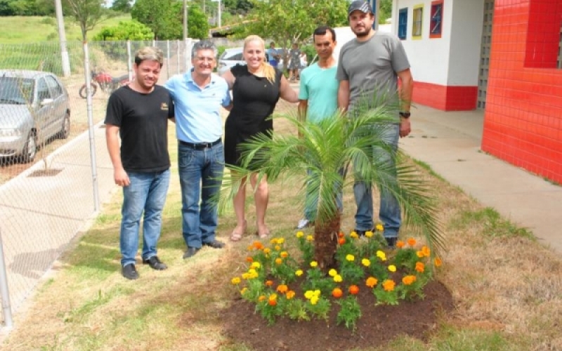 Escolas de Jacarezinho passam por arborização