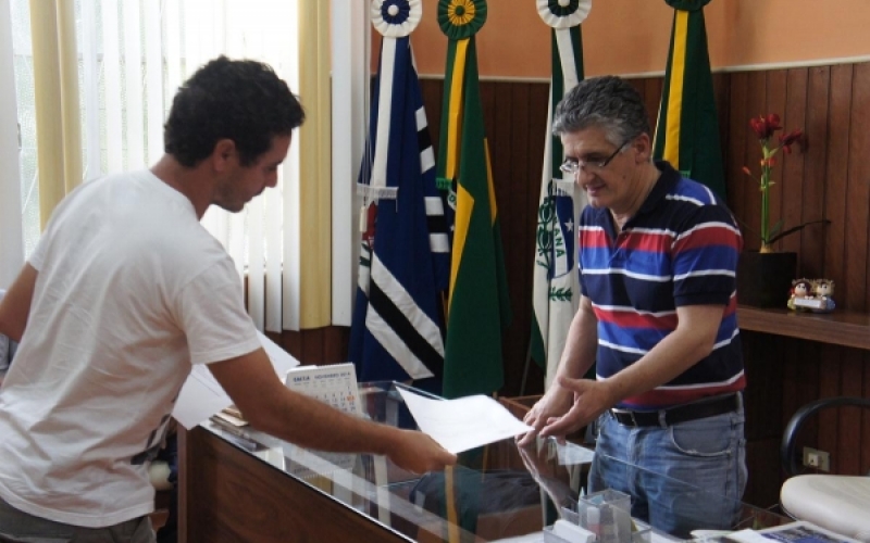 Assentamento entrega pedidos para prefeito