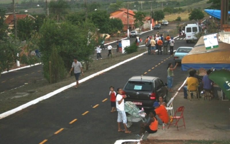 Prefeita Tina inaugura mais uma obra