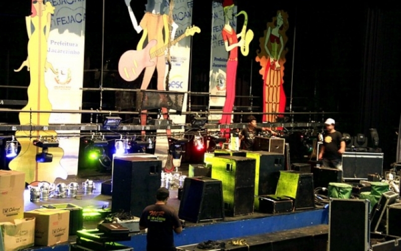  Equipes trabalham a todo vapor na montagem do Fejacan 