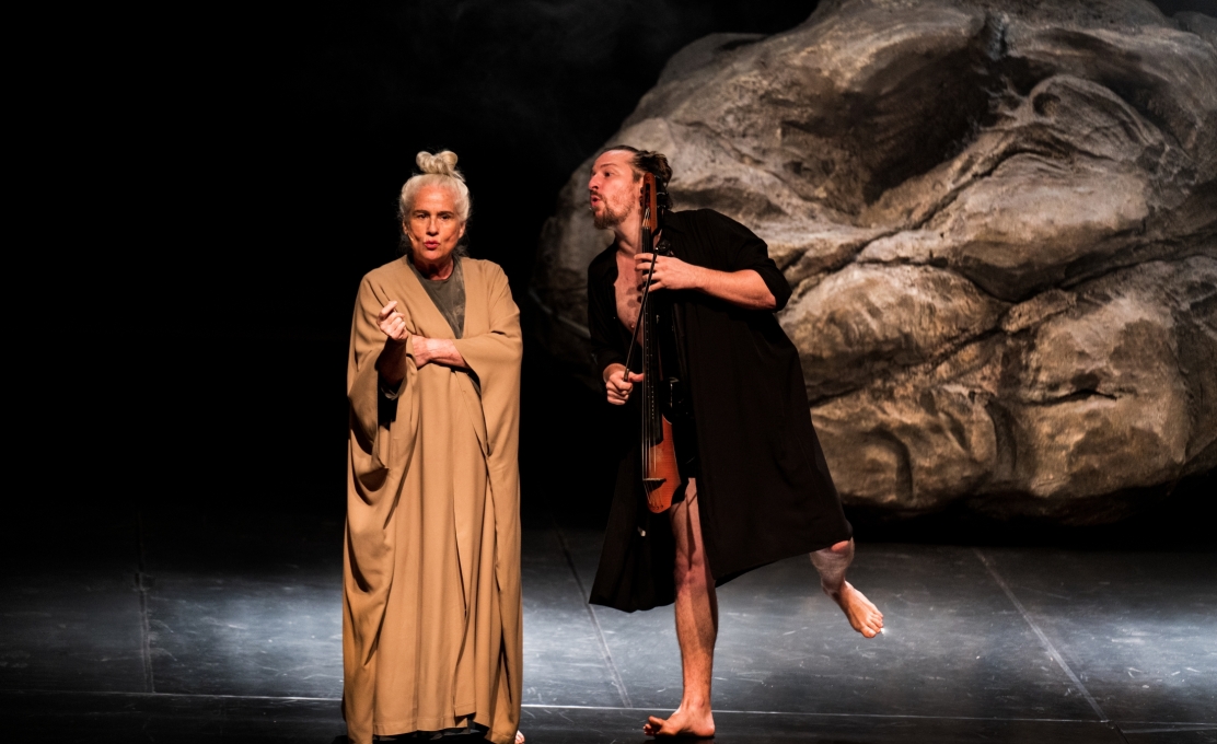 Vera Holtz, consagrada atriz, é destaque no XXI EnCena com o espetáculo “FICÇÕES”