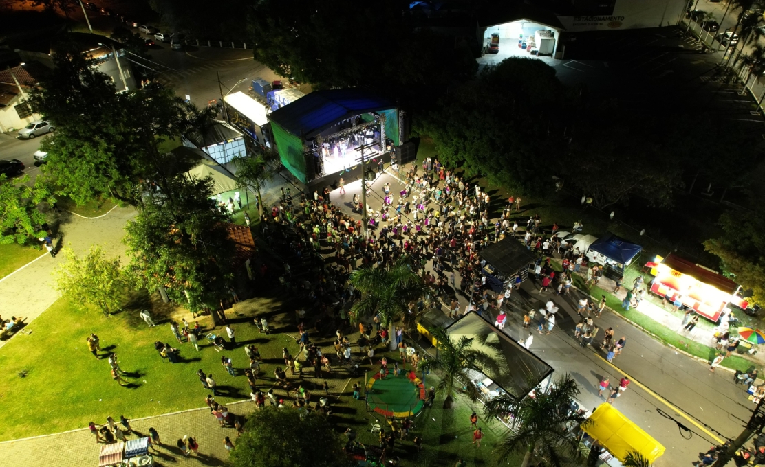 Jacarezinho dá início à programação oficial do Carnaval 2026!