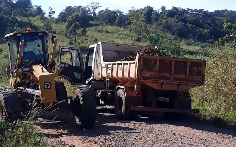 Estrada do Laranjal recebe manutenção