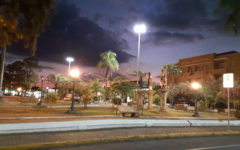 Praça Rui Barbosa tem nova iluminação