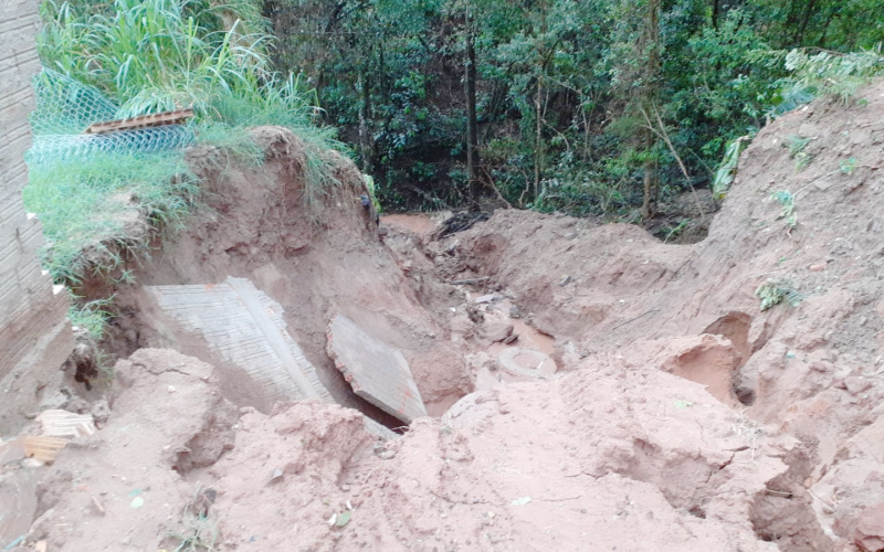 Chuvas destroem residência no Jardim Europa