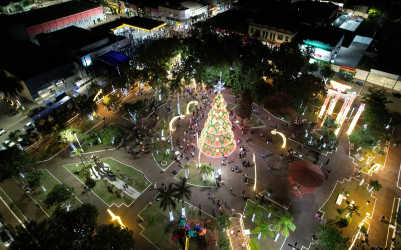 Jacarezinho entra no clima das festividades com o Natal Luz 2025!