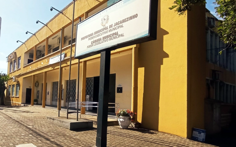 Jacarezinho concede reajuste salarial aos servidores municipais