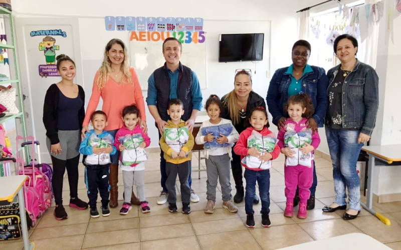 Prefeitura de Jacarezinho abre licitação para compra de uniformes escolares