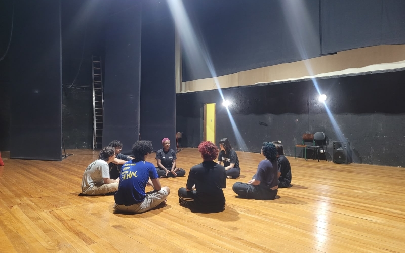 Oficinas Culturais oferecem aula gratuita de Teatro em Jacarezinho